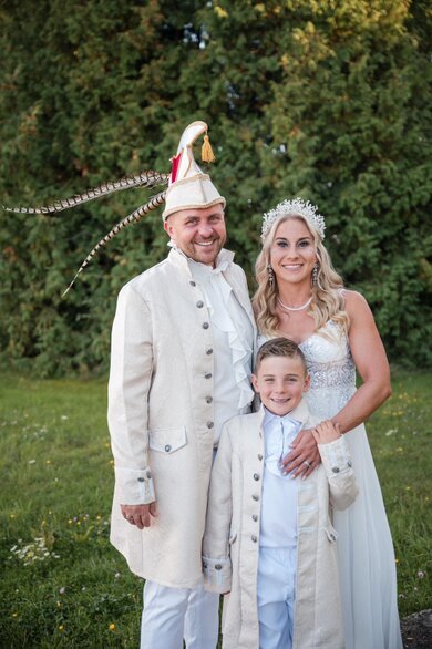 Prinz Üders I. (Gillenkirch) & Prinzessin Natascha I. (Gillenkirch) mit Lio. Prinz Üders I. (Gillenkirch) & Prinzessin Natascha I. (Gillenkirch) mit Lio.